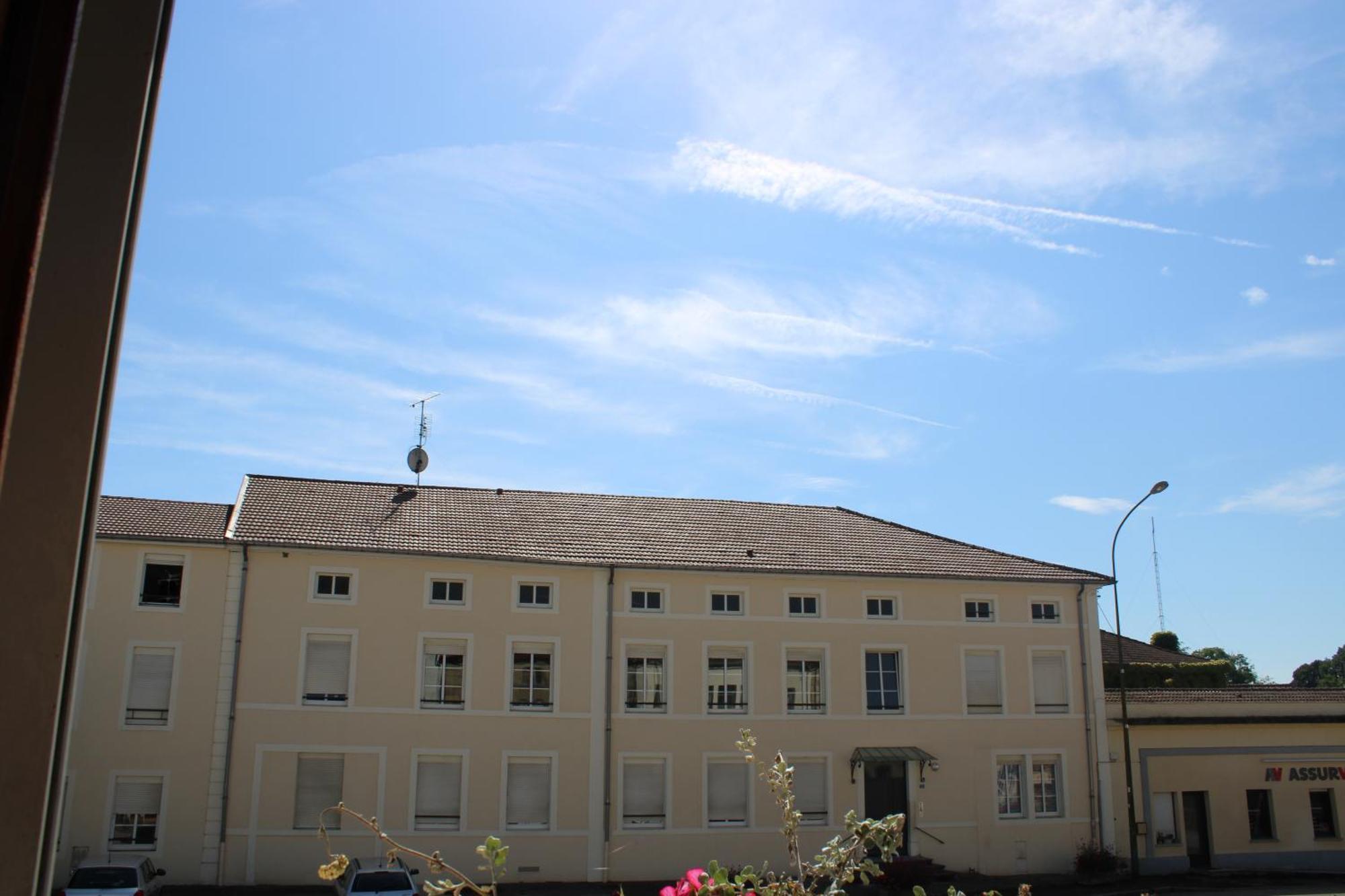 Le Commerce Dompaire Exterior foto